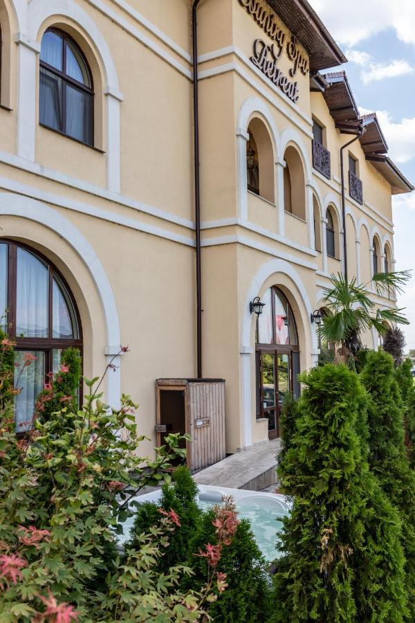 Country Spa Retreat Snagov Exterior foto The building of the university library