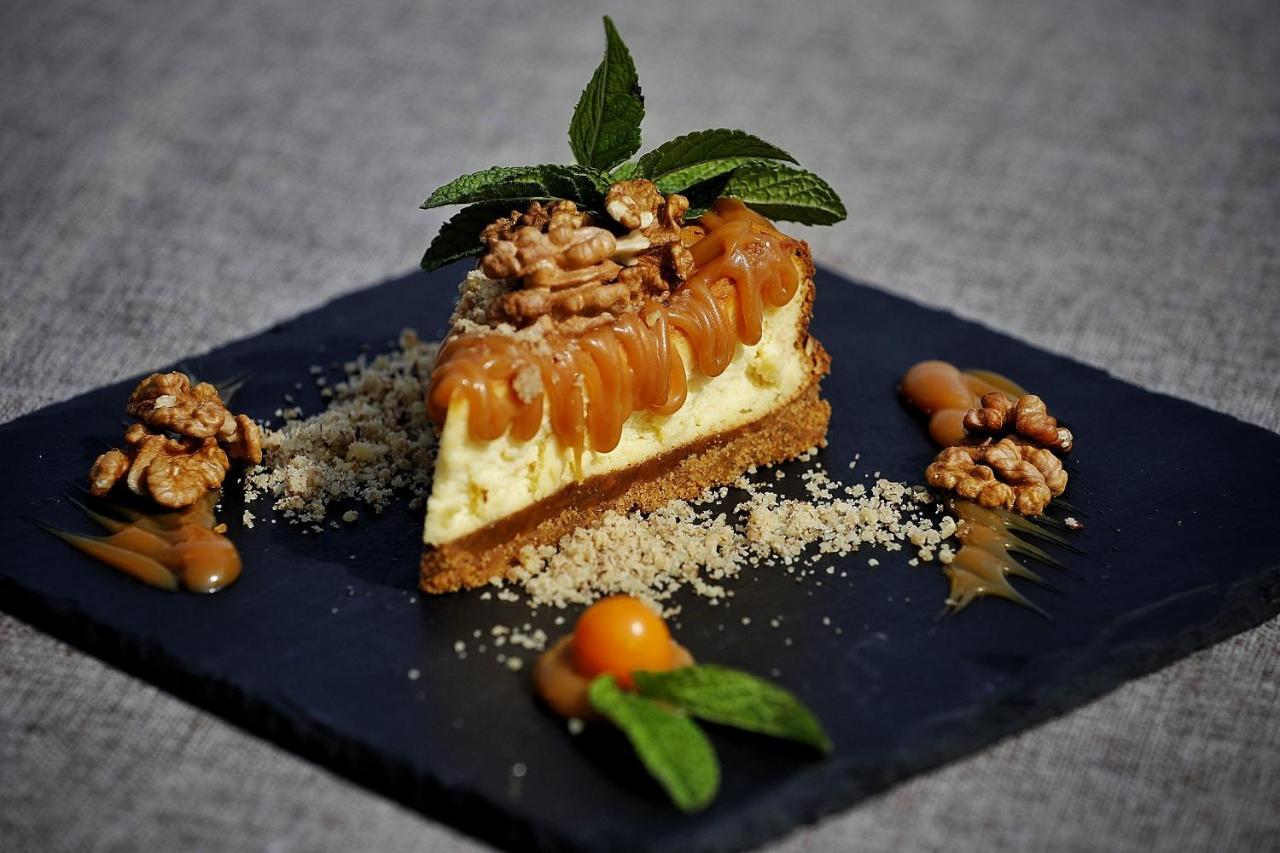 Country Spa Retreat Snagov Exterior foto Cheesecake with salted caramel
