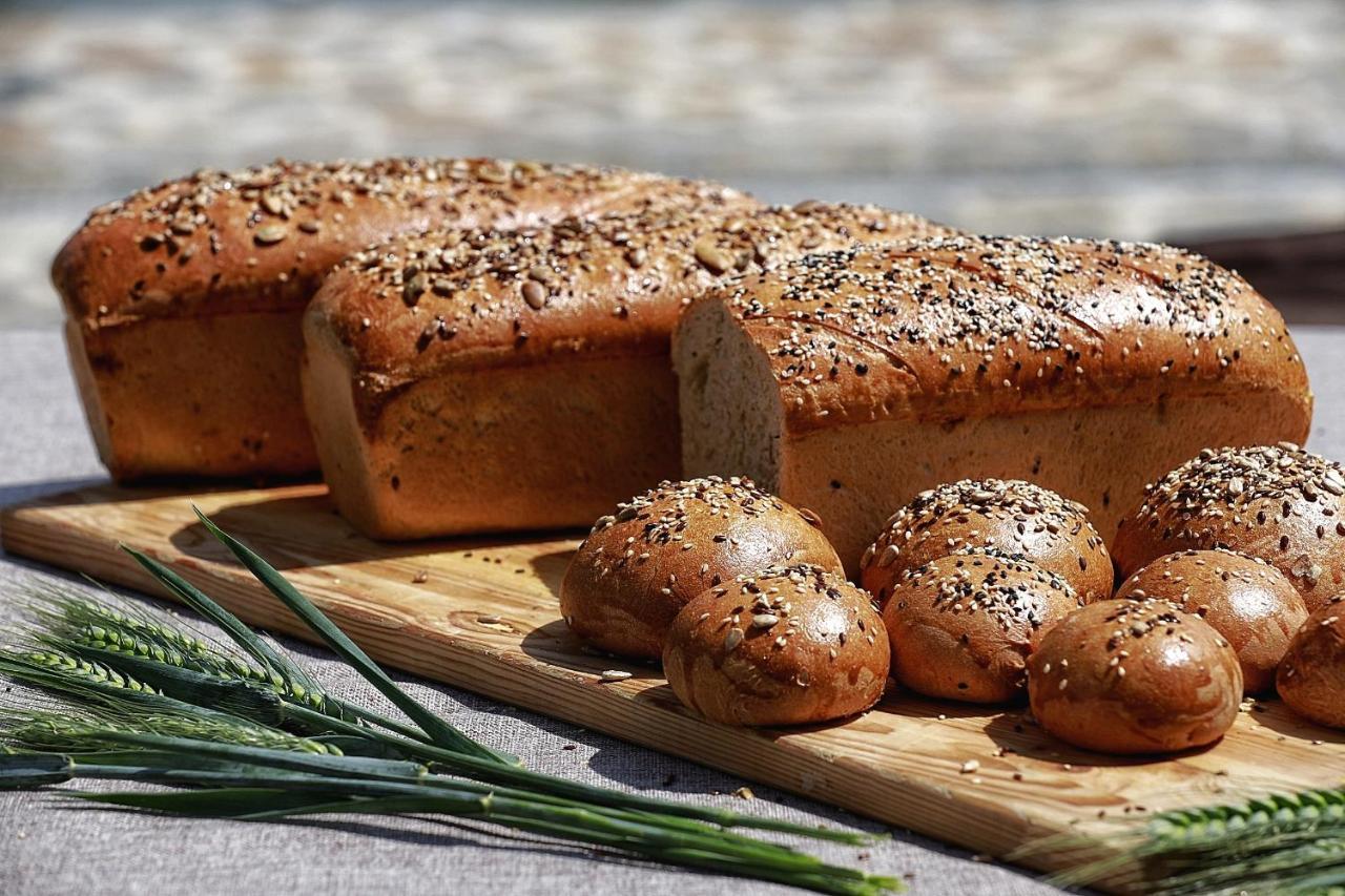 Country Spa Retreat Snagov Exterior foto Poppy seed bread