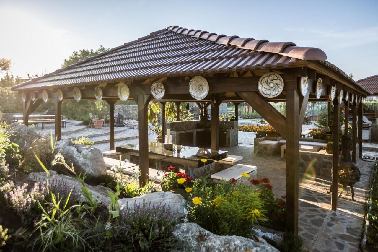 Country Spa Retreat Snagov Exterior foto Pergola