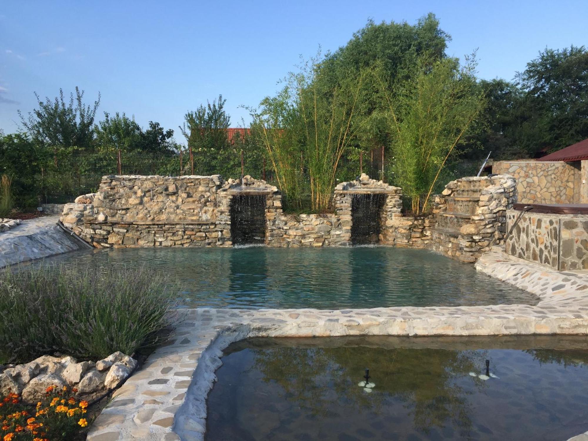 Country Spa Retreat Snagov Exterior foto The Roman bath
